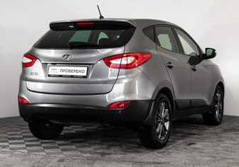 Подержанный автомобиль Hyundai ix35 2015 года (5 фото)