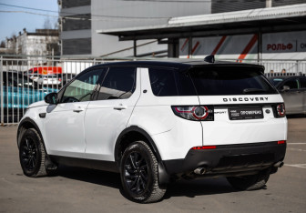 Подержанный автомобиль Land Rover Discovery Sport 2016 года (8 фото)