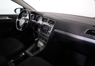 Подержанный автомобиль Volkswagen Golf Hatchback 2014 года (11 фото)