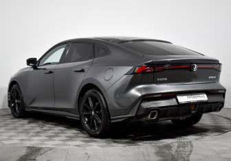 Подержанный автомобиль Changan UNI-V 2023 года (7 фото)