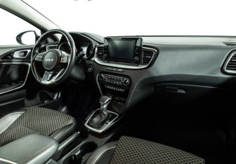 Подержанный автомобиль Kia Ceed Wagon 2021 года (9 фото)