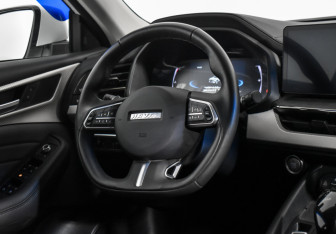 Подержанный автомобиль Haval F7 2023 года (14 фото)