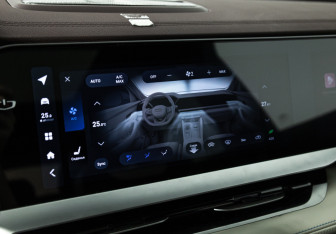 Подержанный автомобиль Geely Monjaro 2023 года (19 фото)