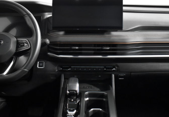 Подержанный автомобиль Geely Okavango 2023 года (17 фото)