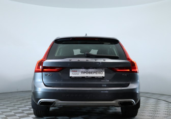 Подержанный автомобиль Volvo V90 Cross Country 2019 года (6 фото)
