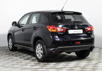 Подержанный автомобиль Mitsubishi ASX 2013 года (7 фото)