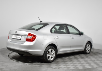 Подержанный автомобиль Skoda Rapid Liftback 2017 года (5 фото)