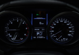 Подержанный автомобиль Toyota Land Cruiser Prado 2013 года (17 фото)