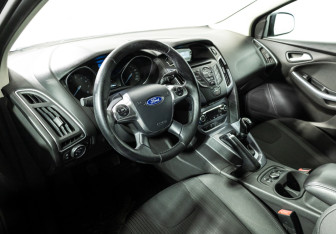 Подержанный автомобиль Ford Focus Hatchback 2013 года (11 фото)