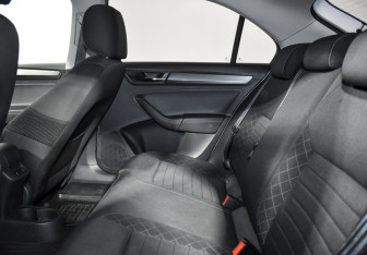 Подержанный автомобиль Skoda Rapid Liftback 2017 года (12 фото)
