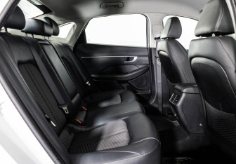 Подержанный автомобиль Hyundai Sonata 2020 года (18 фото)