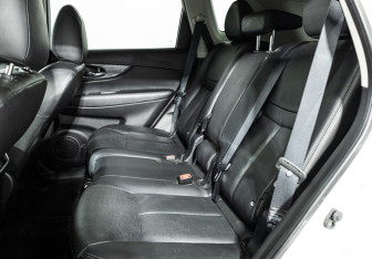 Подержанный автомобиль Nissan X-Trail 2017 года (10 фото)