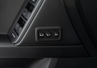 Подержанный автомобиль Toyota Land Cruiser Prado 2018 года (17 фото)