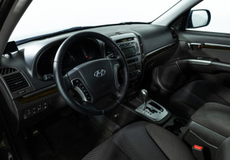 Подержанный автомобиль Hyundai Santa Fe 2012 года (11 фото)