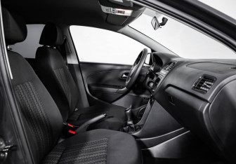 Подержанный автомобиль Volkswagen Polo Sedan 2018 года (18 фото)