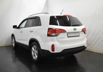 Подержанный автомобиль Kia Sorento 2016 года (7 фото)