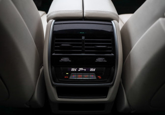 Подержанный автомобиль BMW X6 2021 года (19 фото)