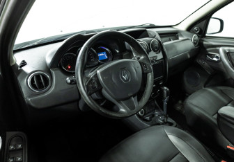 Подержанный автомобиль Renault Duster 2015 года (11 фото)