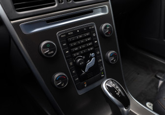 Подержанный автомобиль Volvo XC60 2014 года (22 фото)