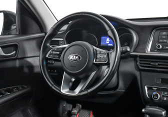 Подержанный автомобиль Kia Optima Sedan 2018 года (18 фото)
