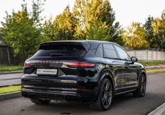 Подержанный автомобиль Porsche Cayenne 2019 года (6 фото)