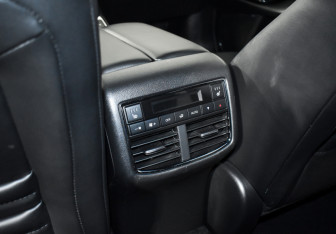 Подержанный автомобиль Mazda CX-9 2017 года (14 фото)