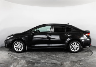 Подержанный автомобиль Toyota Corolla Sedan 2019 года (8 фото)