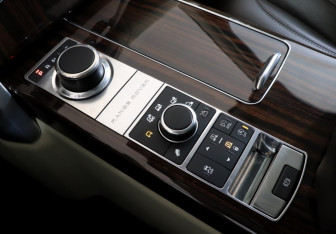 Подержанный автомобиль Land Rover Range Rover 2016 года (16 фото)