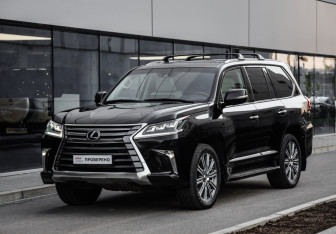 Подержанный автомобиль Lexus LX 2016 года (3 фото)