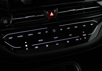 Подержанный автомобиль Москвич 3 2023 года (17 фото)