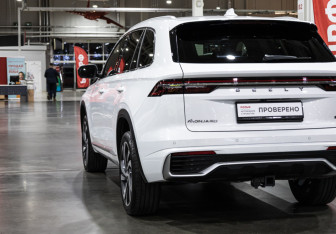 Подержанный автомобиль Geely Monjaro 2024 года (9 фото)