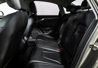 Подержанный автомобиль Audi A4 Sedan 2015 года (10 фото)