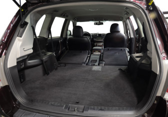 Подержанный автомобиль Toyota Highlander 2011 года (28 фото)