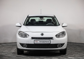 Подержанный автомобиль Renault Fluence 2010 года (2 фото)