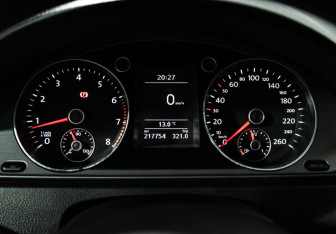 Подержанный автомобиль Volkswagen Passat Sedan 2012 года (12 фото)