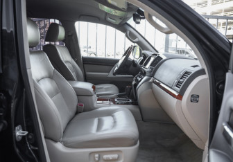 Подержанный автомобиль Toyota Land Cruiser Suv 2013 года (29 фото)