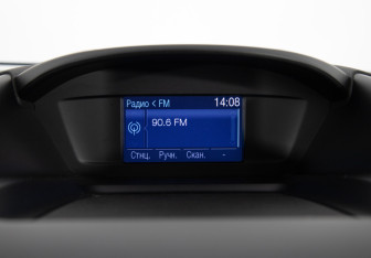 Подержанный автомобиль Ford Kuga 2013 года (16 фото)