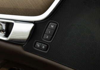 Подержанный автомобиль Volvo S90 2017 года (16 фото)