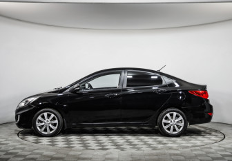 Подержанный автомобиль Hyundai Solaris Sedan 2012 года (8 фото)