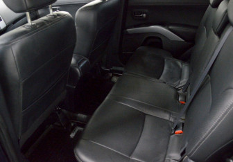 Подержанный автомобиль Mitsubishi Outlander 2012 года (11 фото)