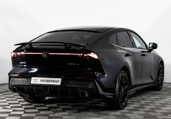 Подержанный автомобиль Changan UNI-V 2023 года (6 фото)