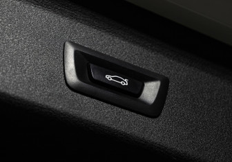 Подержанный автомобиль BMW X1 2015 года (22 фото)