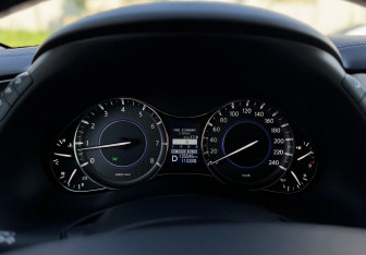 Подержанный автомобиль Infiniti QX80 2018 года (13 фото)