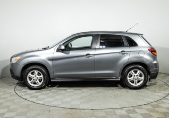Подержанный автомобиль Mitsubishi ASX 2011 года (8 фото)