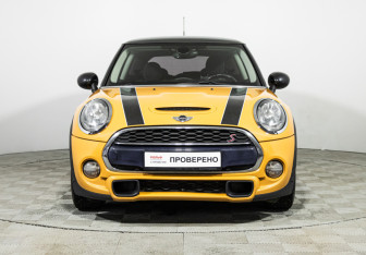 Подержанный автомобиль MINI Hatch 2014 года (2 фото)