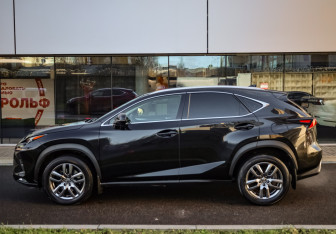 Подержанный автомобиль Lexus NX 2017 года (8 фото)