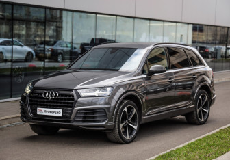Подержанный автомобиль Audi Q7 2018 года (3 фото)