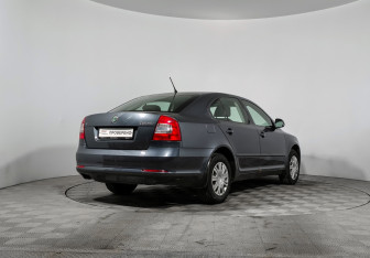 Подержанный автомобиль Skoda Octavia Liftback 2011 года (5 фото)