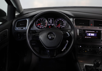 Подержанный автомобиль Volkswagen Golf Hatchback 2013 года (10 фото)