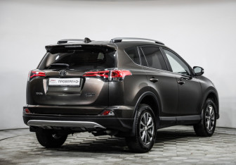 Подержанный автомобиль Toyota RAV4 2019 года (5 фото)